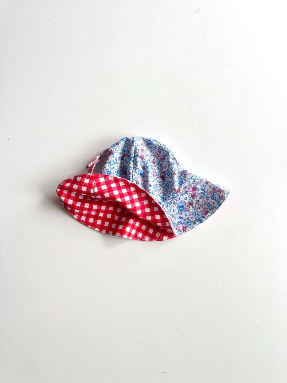 NWOT Kids' BABY GAP Reversible Red White Gingham Blue Floral Sun Hat, Size 0-6M